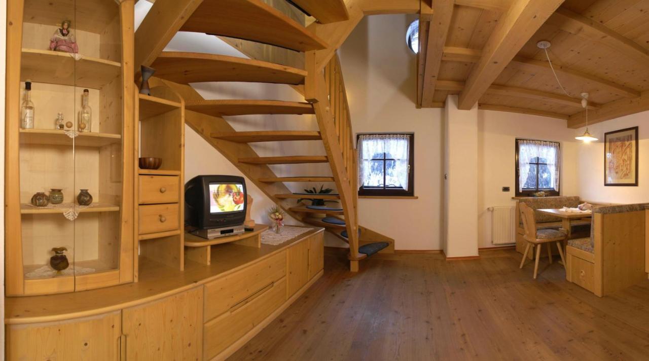 אורטיסיי Agriturismo Apartments Tuene מראה חיצוני תמונה