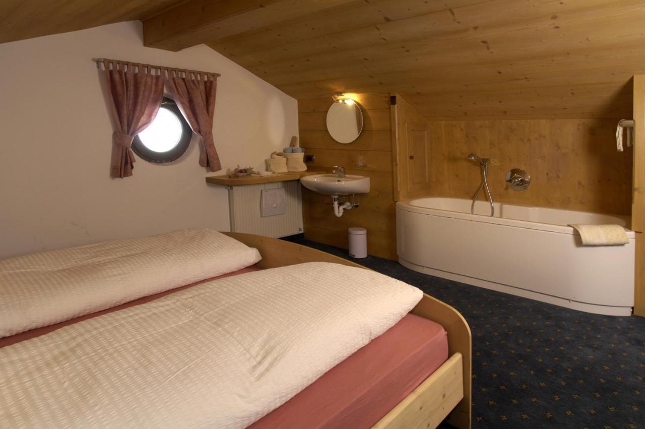 אורטיסיי Agriturismo Apartments Tuene מראה חיצוני תמונה
