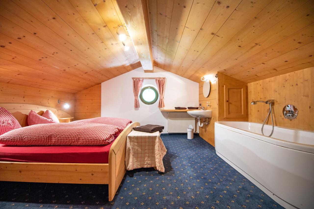 אורטיסיי Agriturismo Apartments Tuene מראה חיצוני תמונה