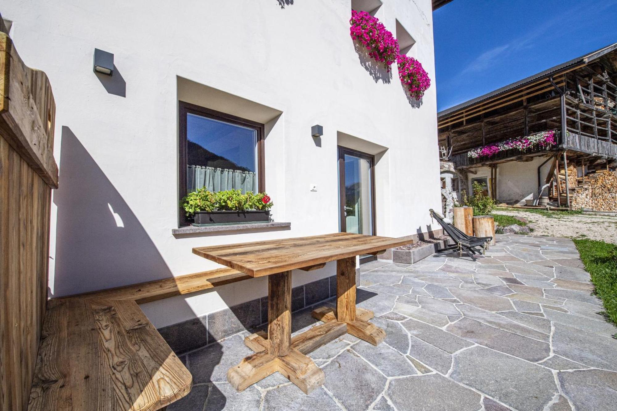 אורטיסיי Agriturismo Apartments Tuene מראה חיצוני תמונה