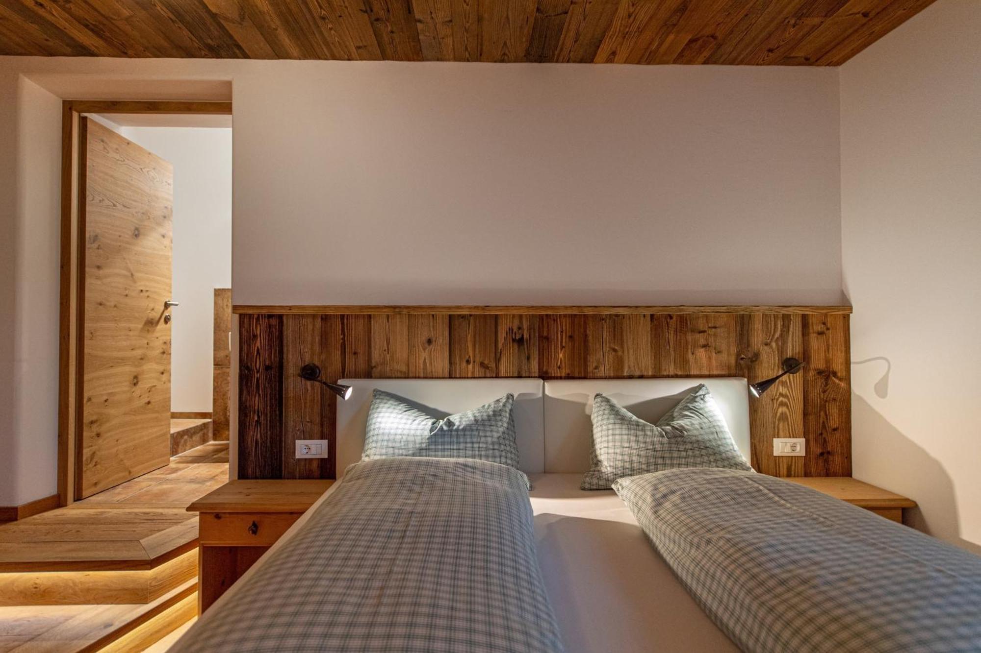 אורטיסיי Agriturismo Apartments Tuene מראה חיצוני תמונה