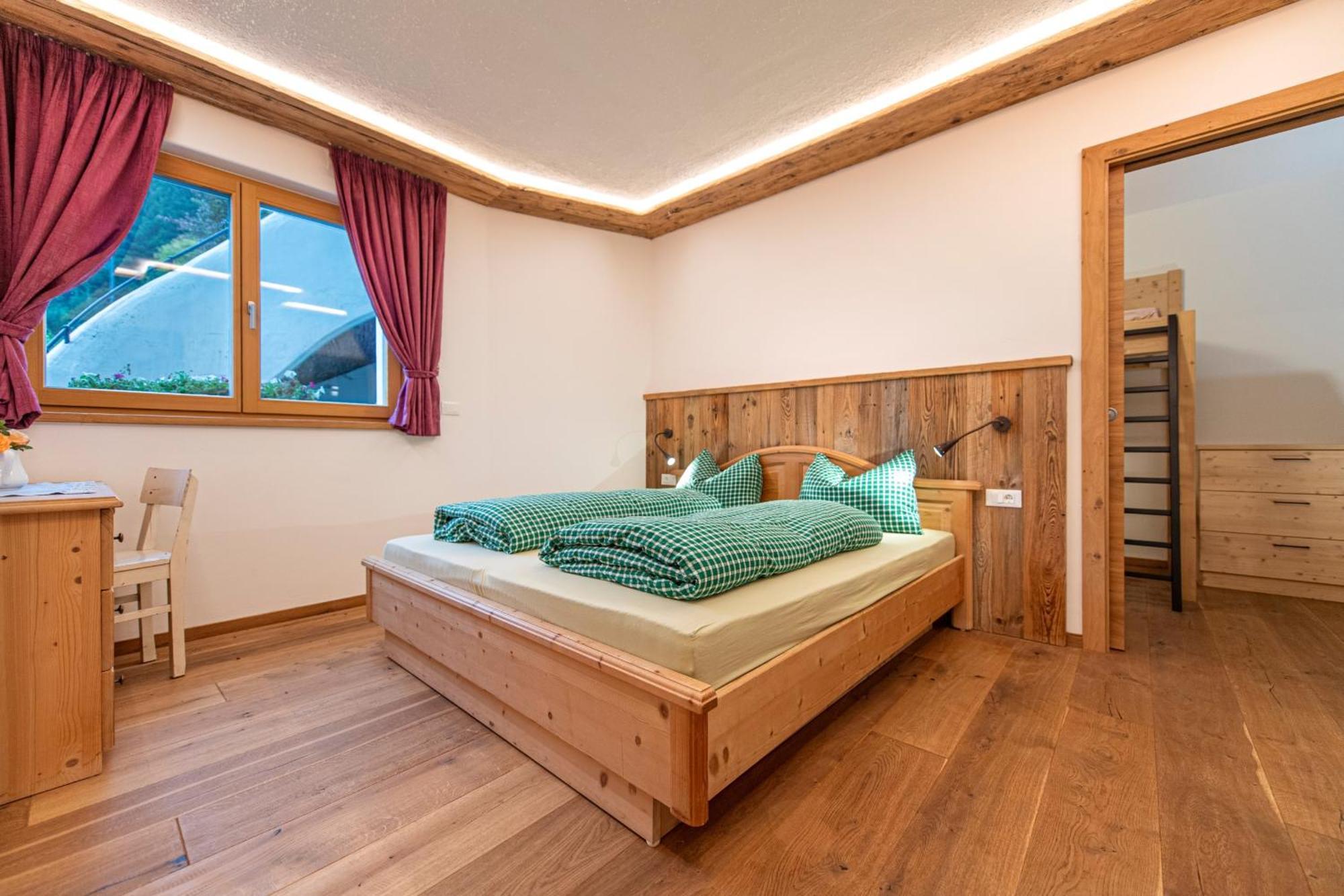 אורטיסיי Agriturismo Apartments Tuene מראה חיצוני תמונה