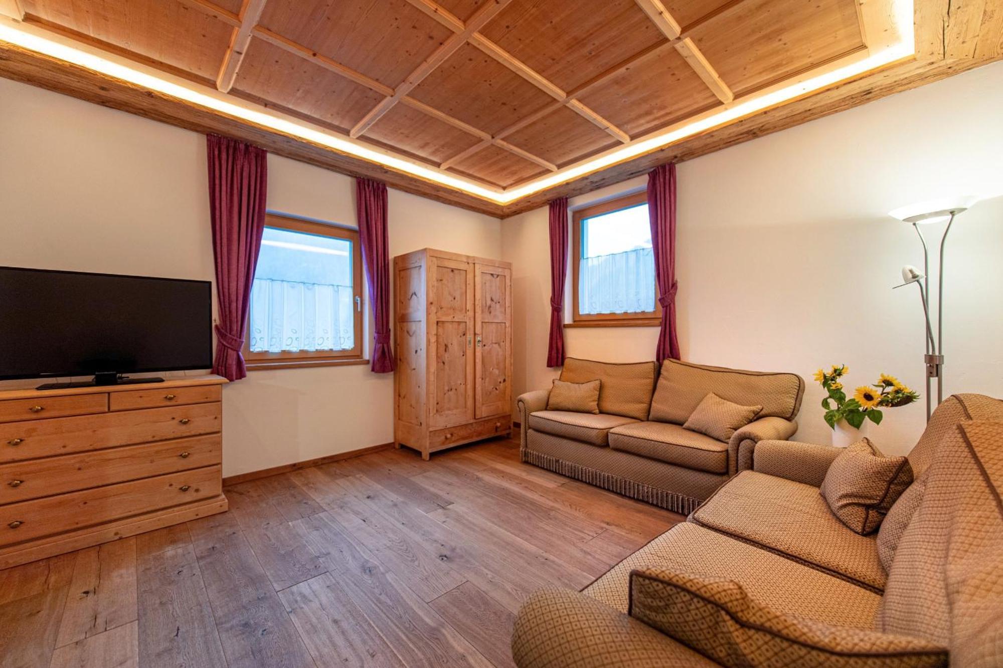 אורטיסיי Agriturismo Apartments Tuene מראה חיצוני תמונה