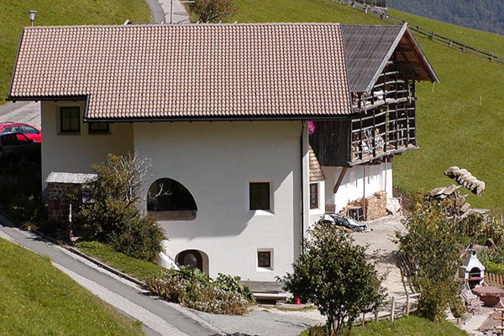אורטיסיי Agriturismo Apartments Tuene מראה חיצוני תמונה
